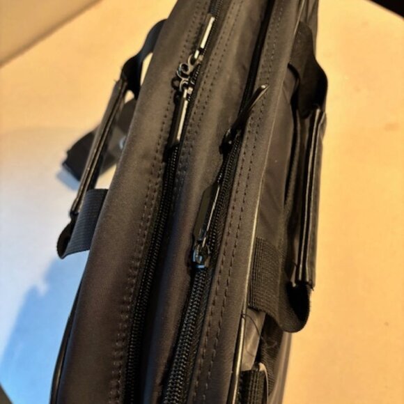 Targus Black Laptop, Notebook, Bag Double Handles, Detachable Shoulder Strap NEW - Picture 8 of 10